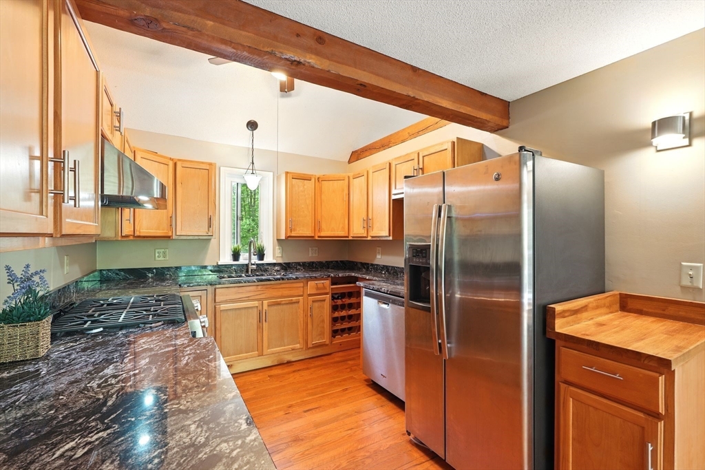 237 Shutesbury Road Amherst, MA 01002 - Photo 9 of 40