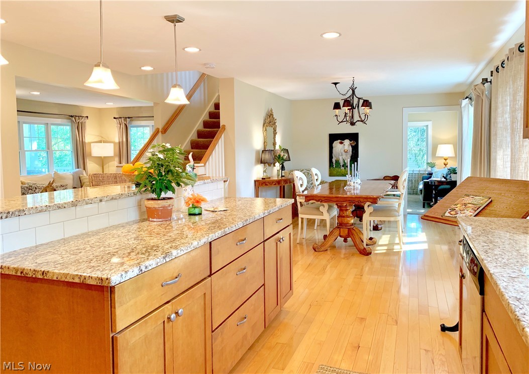31300 Pinetree Road Cleveland, OH 44124 - Photo 13 of 35