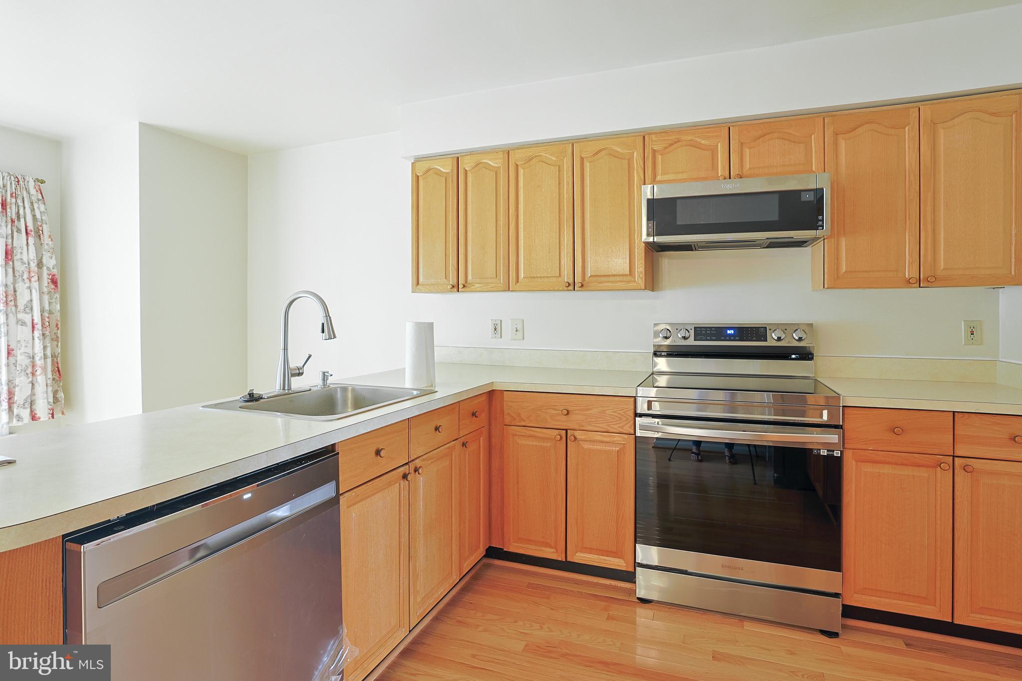 8326 Ridge Crossing Lane Springfield, VA 22152 - Photo 8 of 40 Gallery Image 8