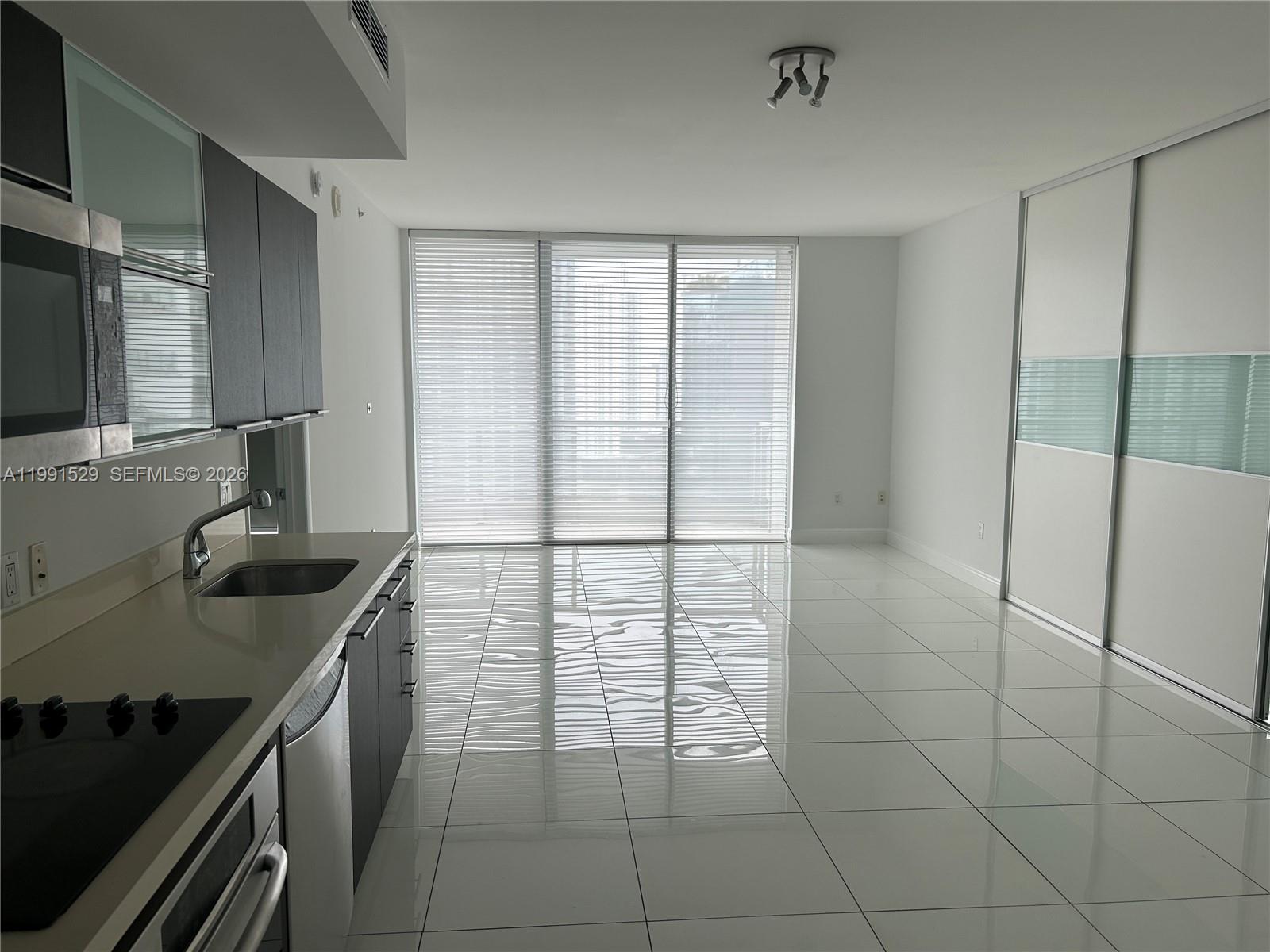 90 Southwest 3rd Street, Unit 3610 Miami, FL 33130 - Photo 4 of 40 living area