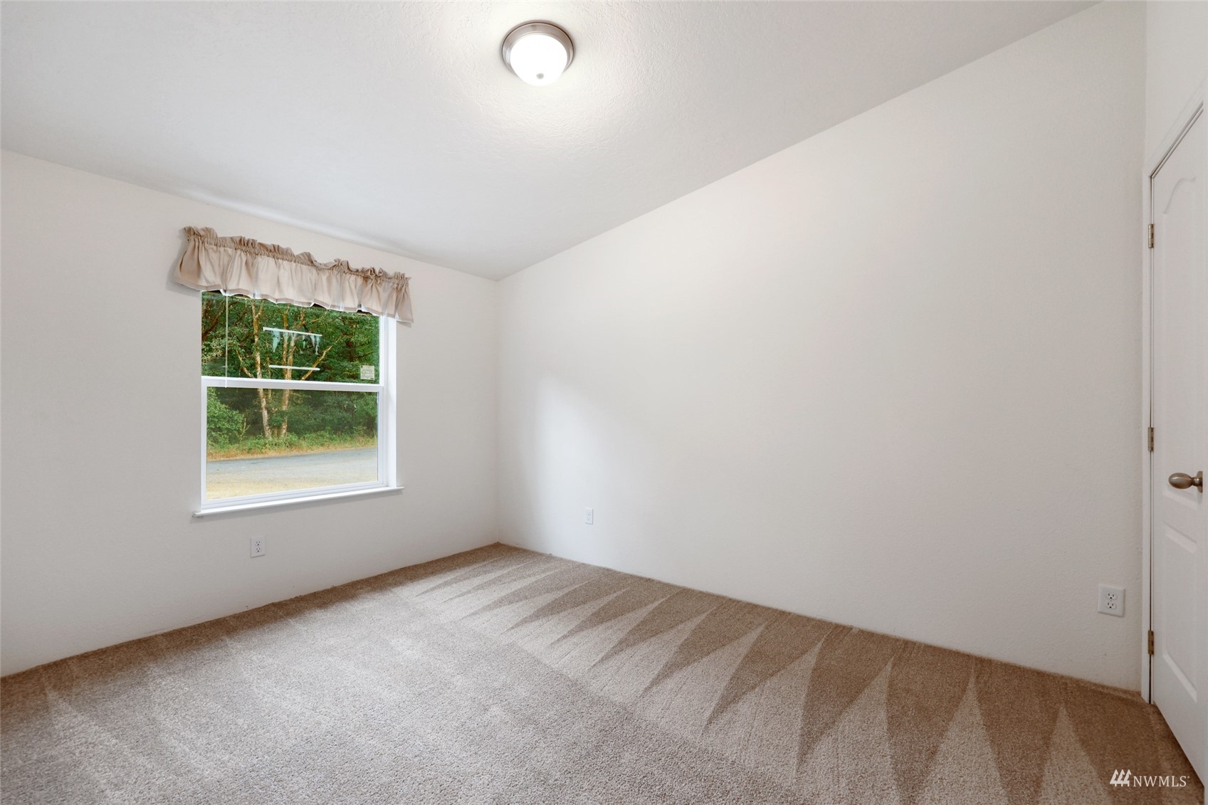 18737 Hilt Street Southwest Rochester, WA 98579 - Photo 18 of 29 an empty room with a window