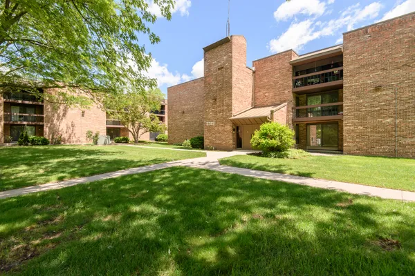 $114,900 | 3749 North 88th Street, Unit 102, Milwaukee, WI 53222