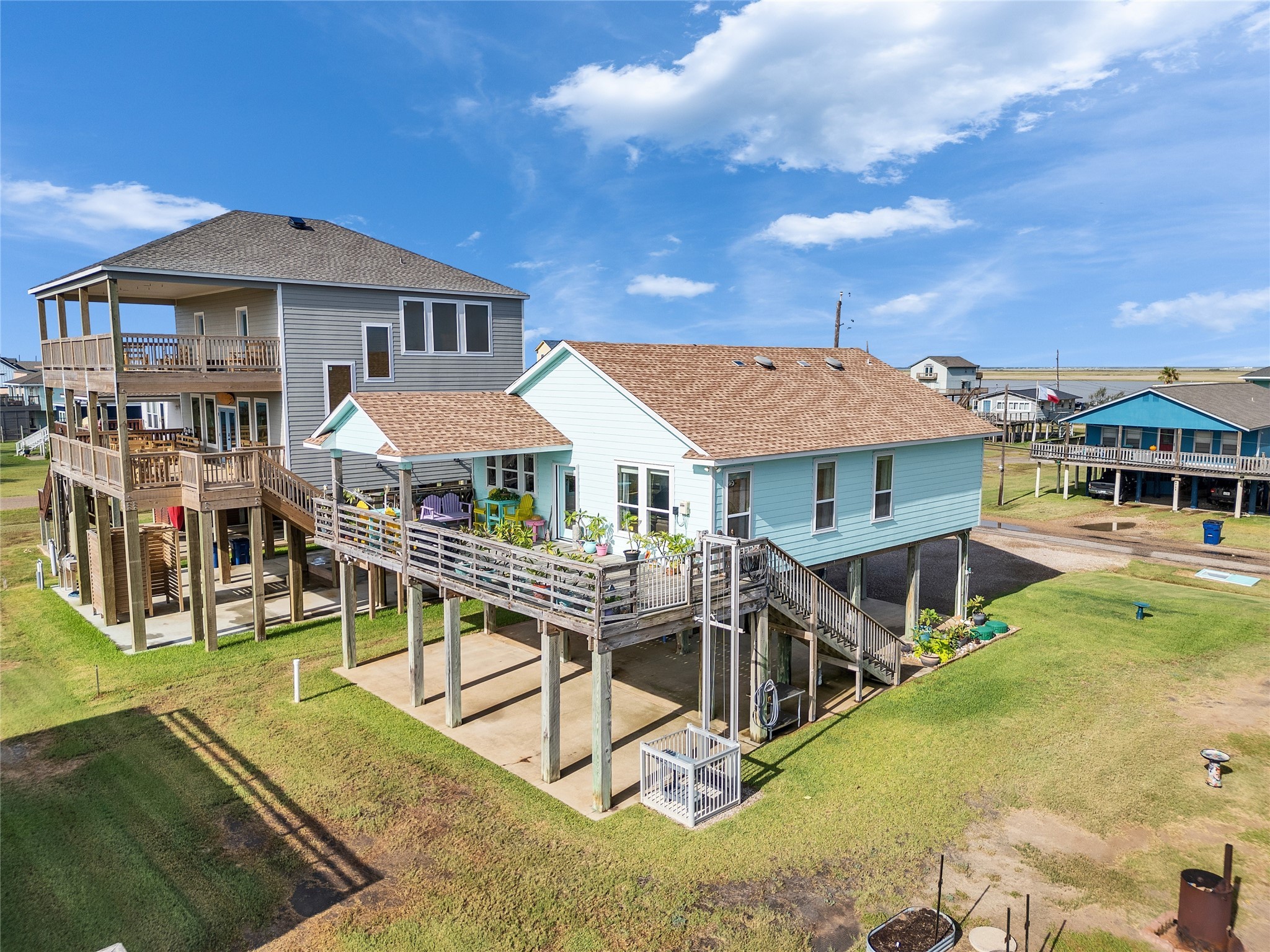 4710 Palm Street Freeport, TX 77541 - Photo 7 of 23 a view of a house with swimming pool and porch