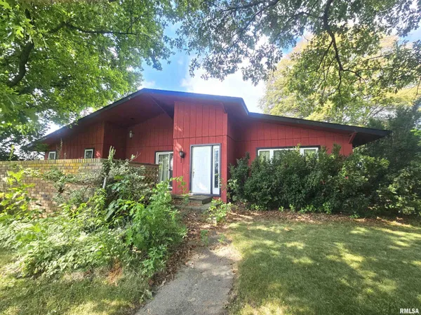 $139,900 | 310 Campus View Drive, Lincoln, IL 62656