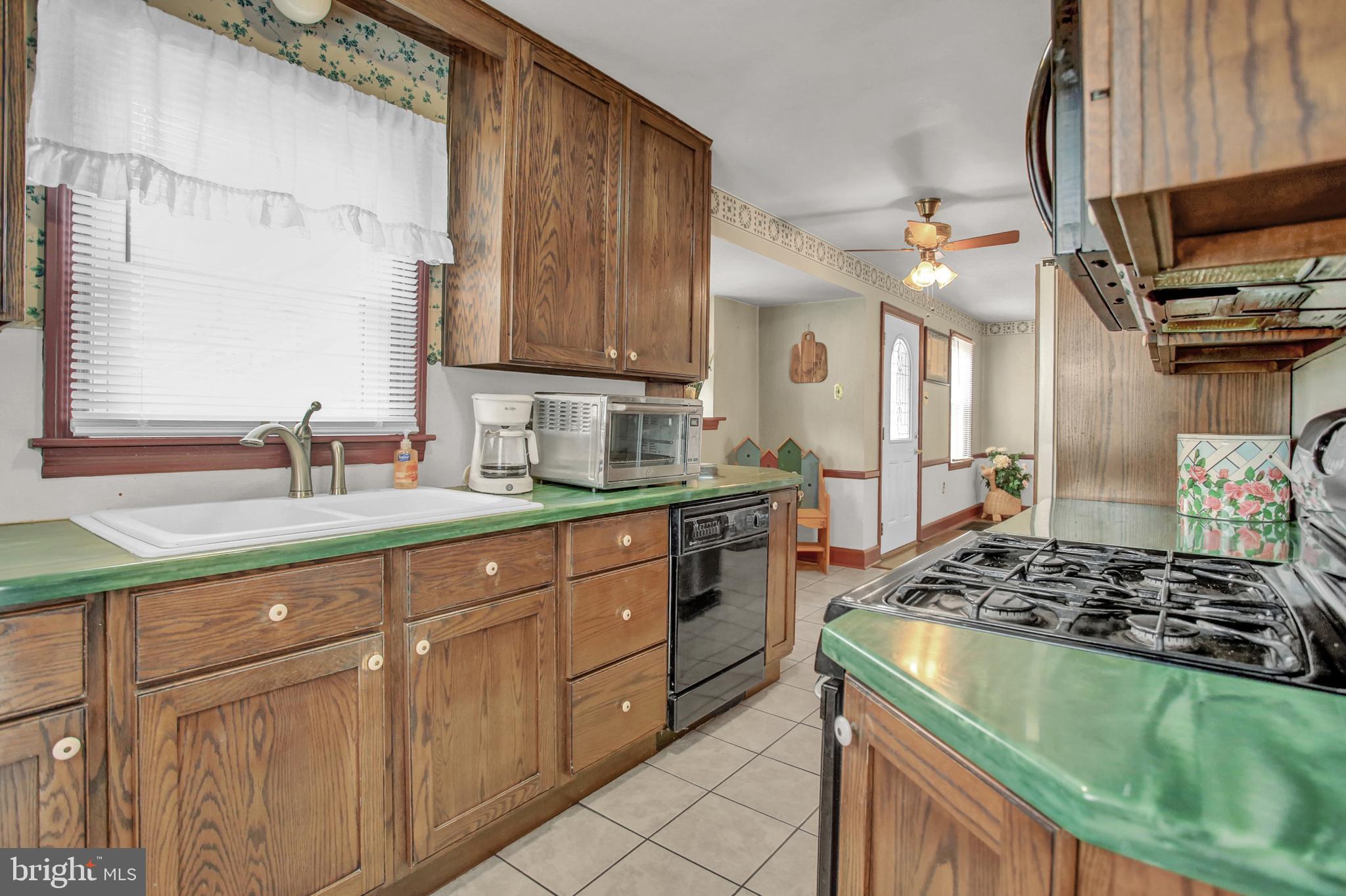 98 West Hanover Street Spring Grove, PA 17362 - Photo 20 of 38