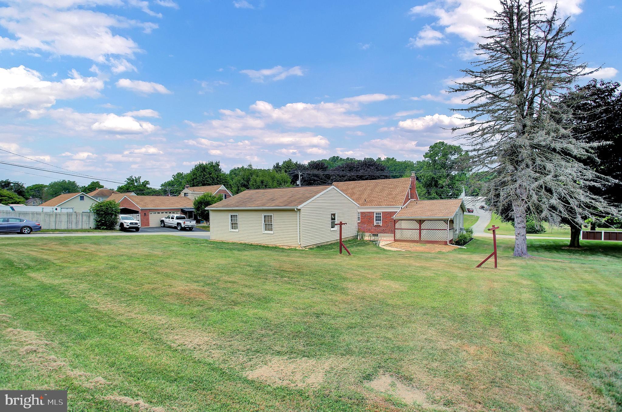 98 West Hanover Street Spring Grove, PA 17362 - Photo 3 of 38