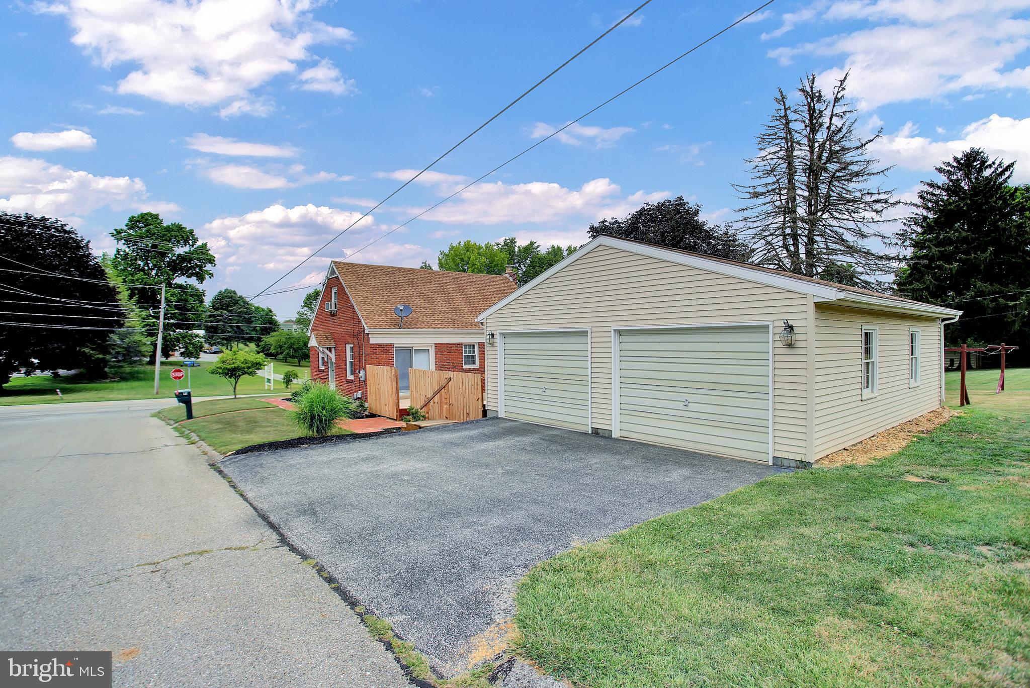 98 West Hanover Street Spring Grove, PA 17362 - Photo 4 of 38