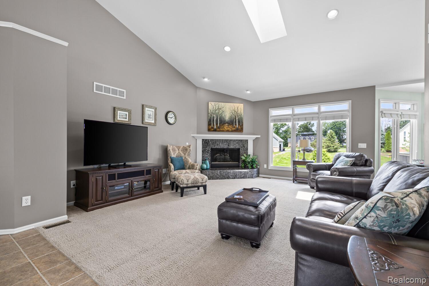 1131 Thorn Ridge Drive Howell, MI 48843 - Photo 6 of 47 10_1131_Thorn_Ridge_Dr11_mls.jpg