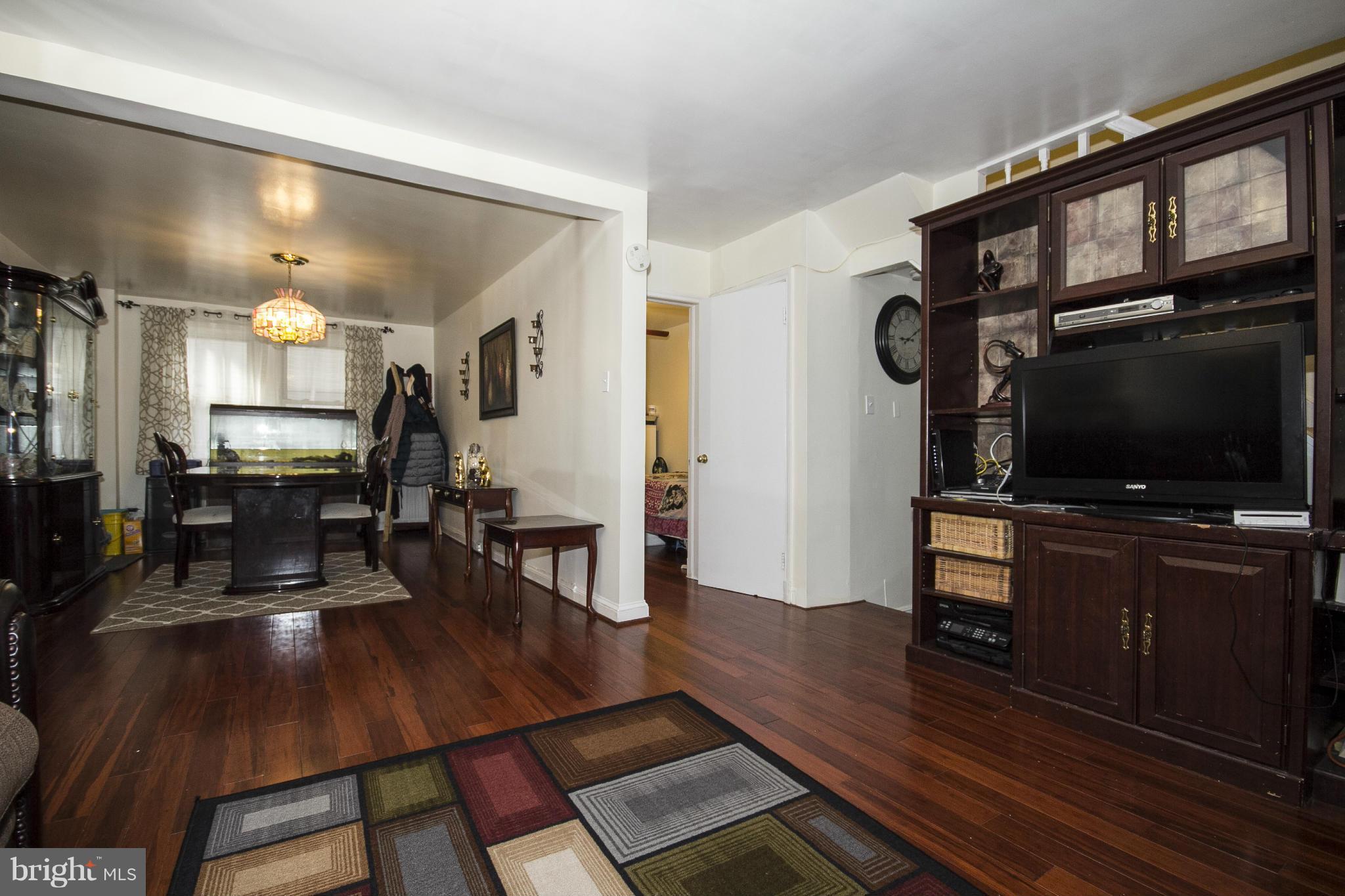 2813 Federal Street Baltimore, MD 21213 - Photo 3 of 21 Living Room