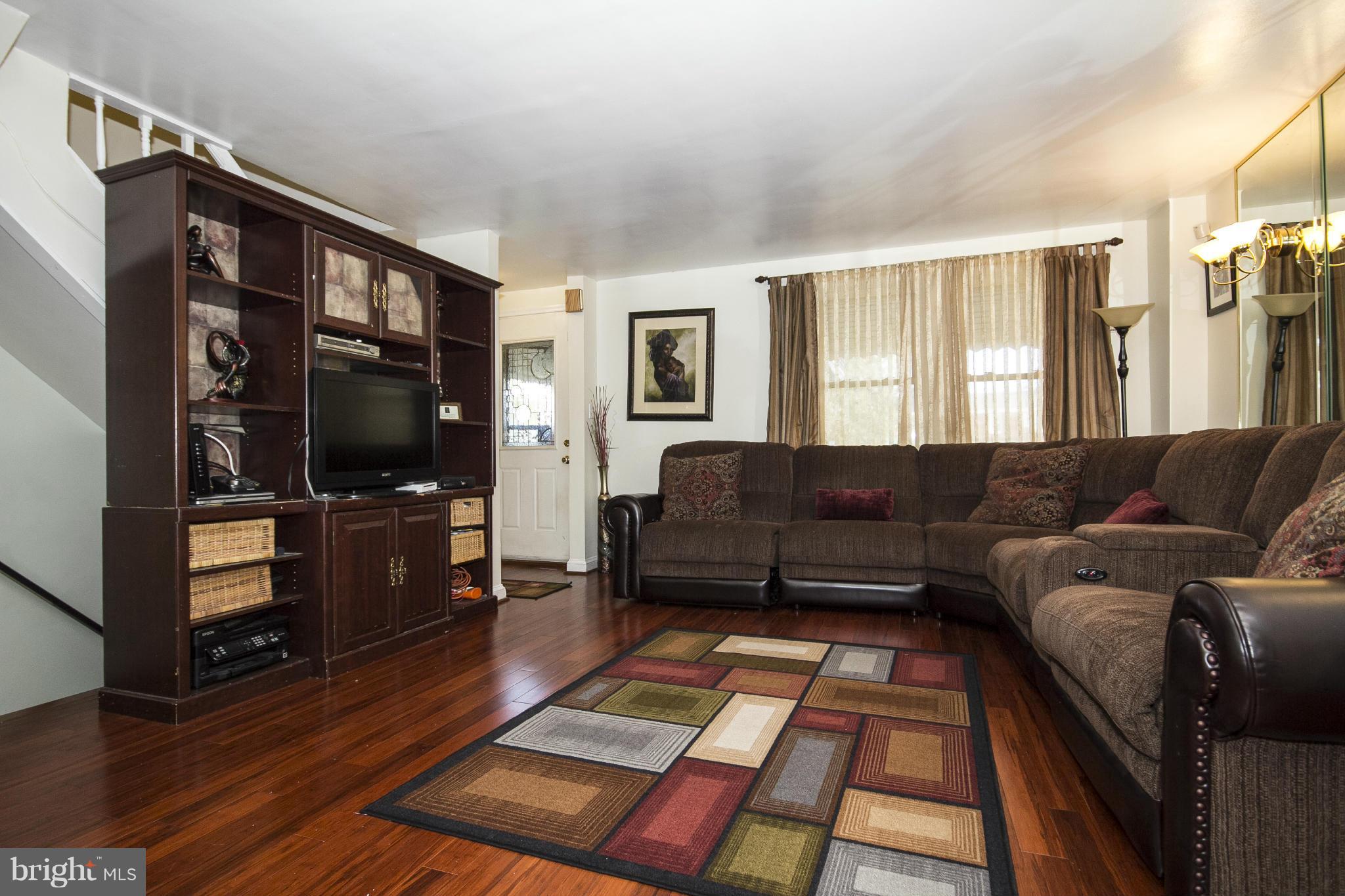2813 Federal Street Baltimore, MD 21213 - Photo 4 of 21 Living Room