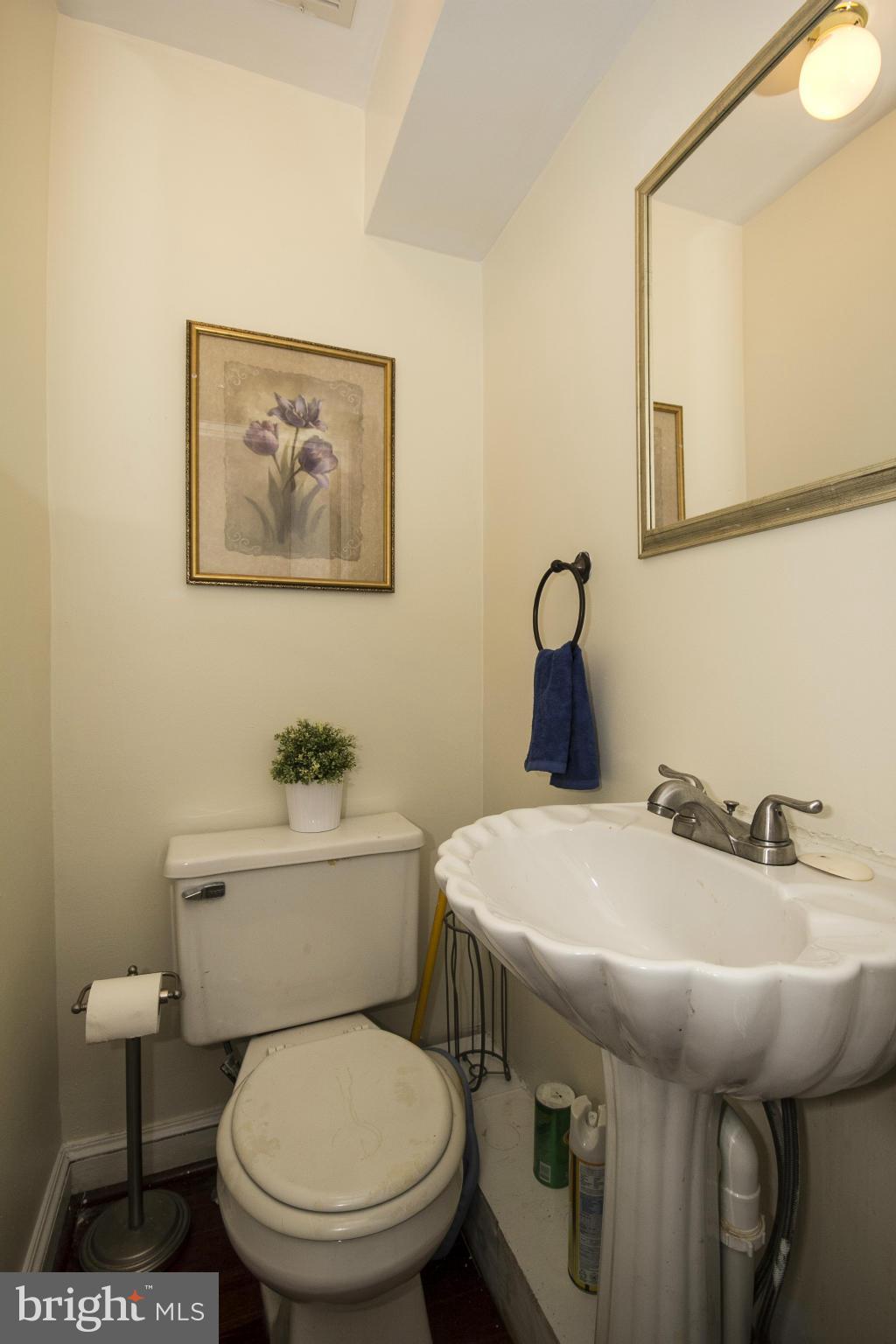 2813 Federal Street Baltimore, MD 21213 - Photo 7 of 21 FIRST FLOOR POWDER ROOM