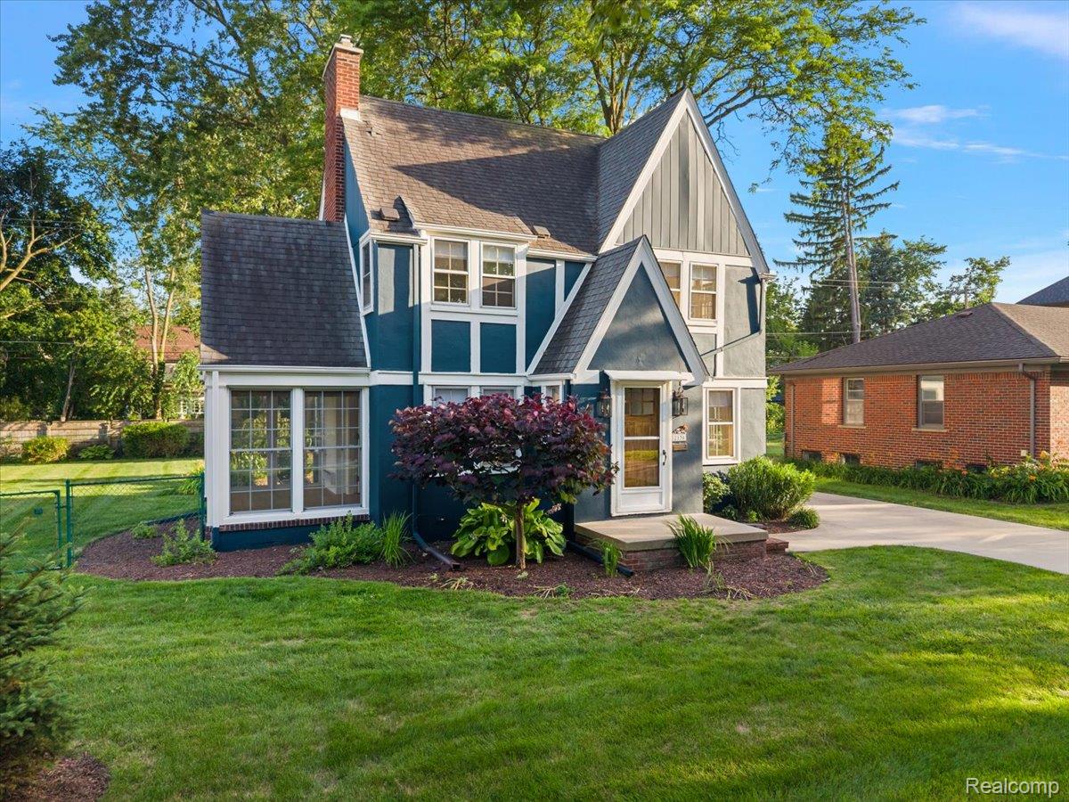 2136 Dorchester Road Birmingham, MI 48009 - Photo 3 of 76 028-2136 Dorchester-25.jpg