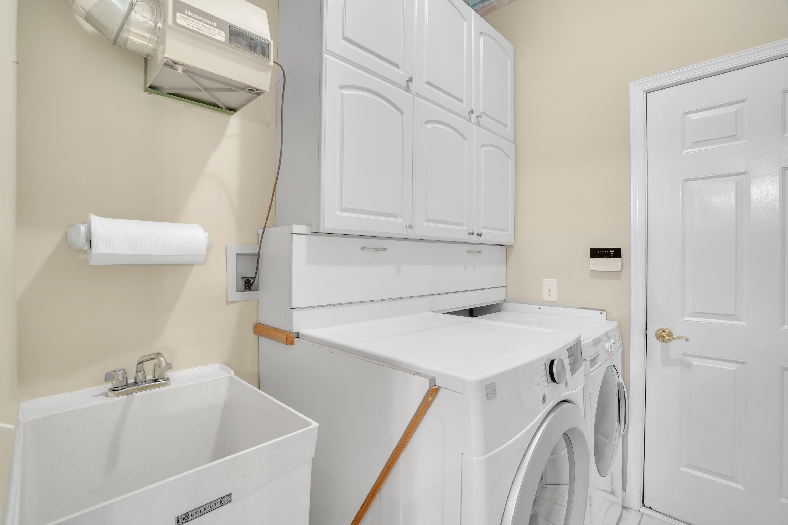 55 Shoal Road Jackson, NJ 08527 - Photo 44 of 55 a utility room with dryer and washer