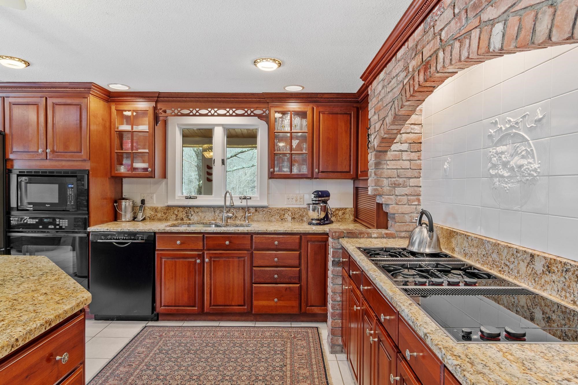 76 English Range Road Derry, NH 03038 - Photo 11 of 60 Gallery Image 11