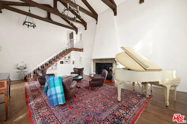 a view of entryway livingroom and hall