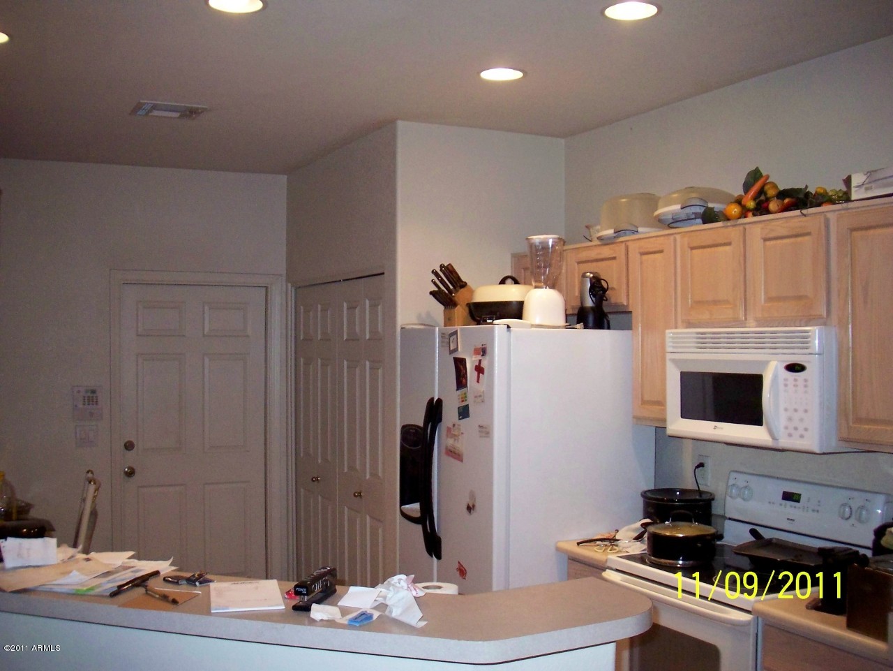 2603 East Fraktur Road Phoenix, AZ 85040 - Photo 3 of 8 KITCHEN