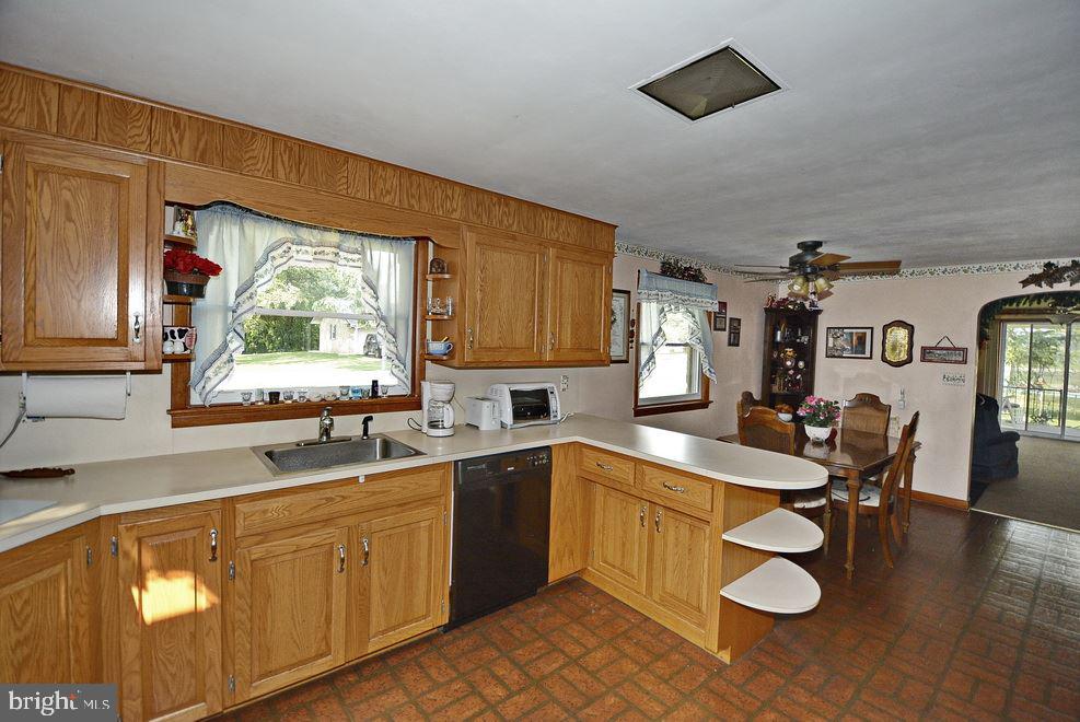 10 Oak Hills Drive Hanover, PA 17331 - Photo 2 of 32