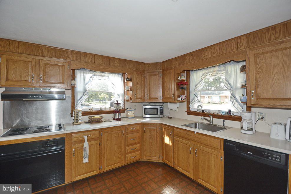 10 Oak Hills Drive Hanover, PA 17331 - Photo 4 of 32