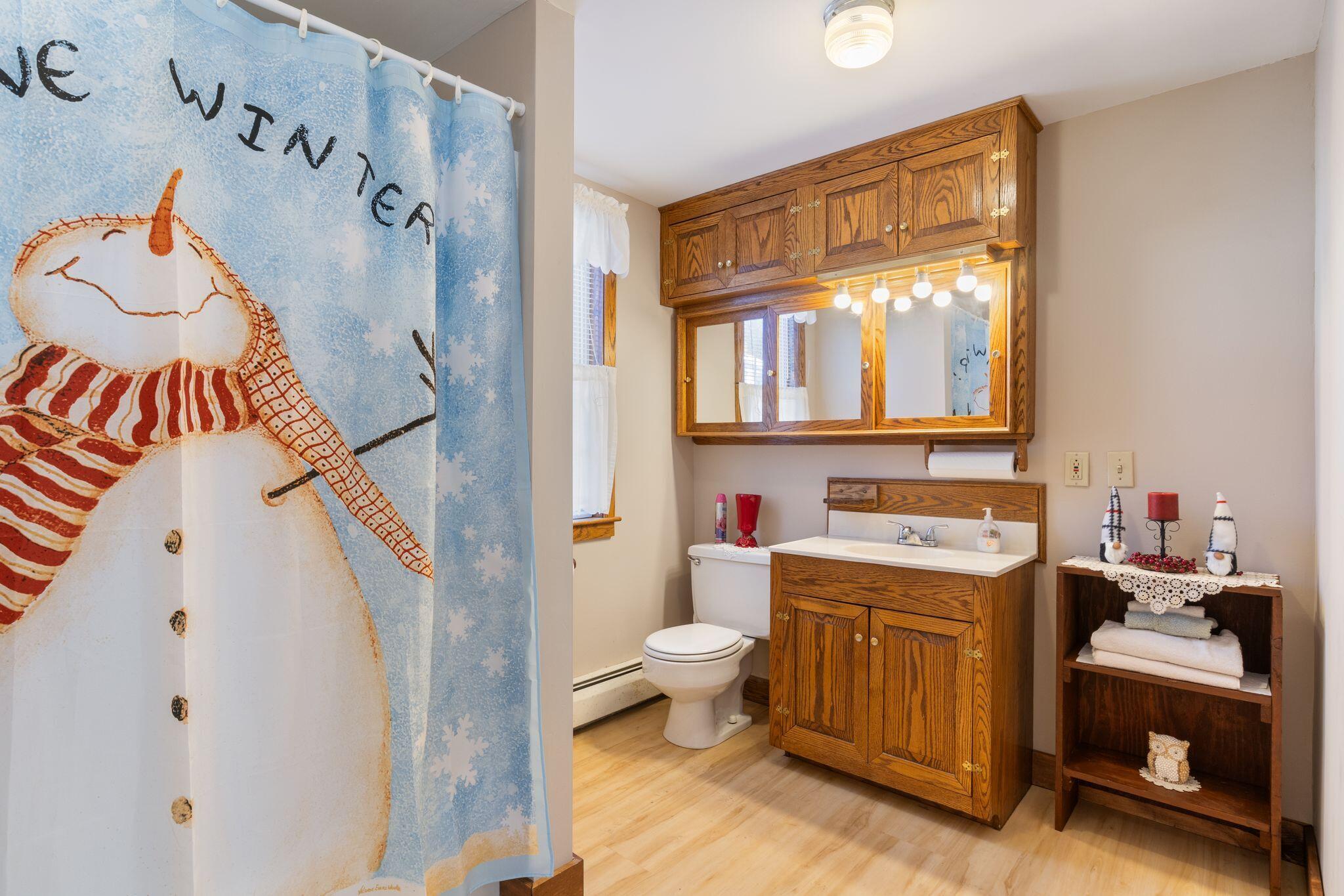 33 Maple Street Limerick, ME 04048 - Photo 17 of 38 Spacious full bathroom