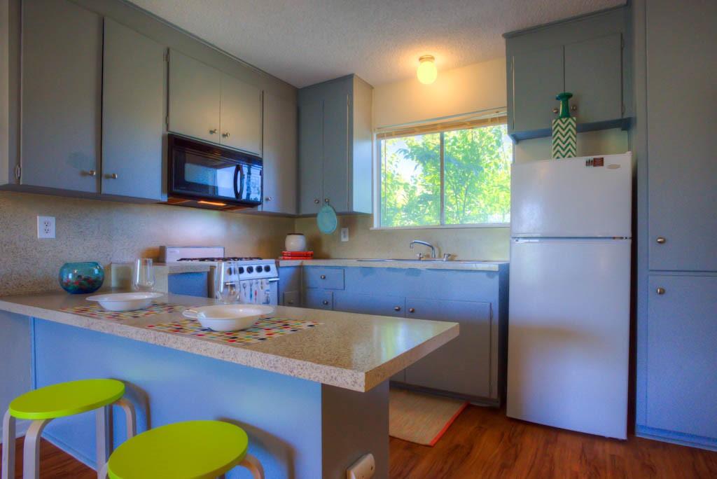 302 East 34th Street, Unit 202 Austin, TX 78705 - Photo 3 of 6 Gas Stove!