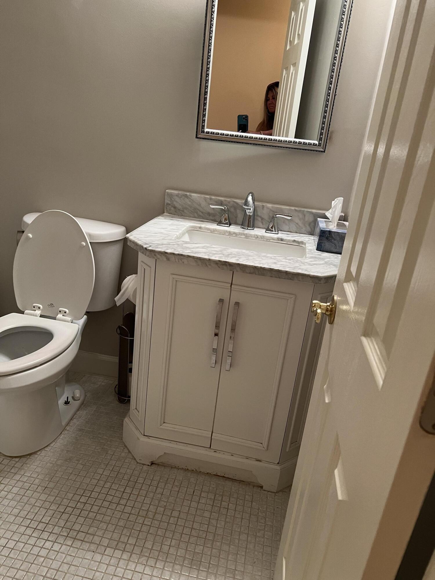 203 Suffolk F, Unit E Boca Raton, FL 33434 - Photo 11 of 27 BATHROOM