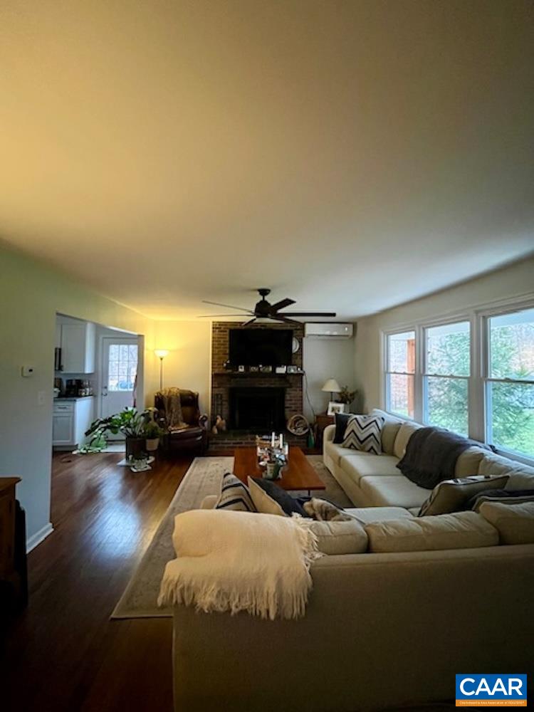 603 Stagecoach Road Charlottesville, VA 22902 - Photo 5 of 15 Living room