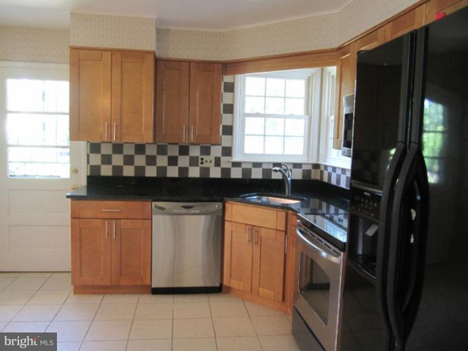 202 East Ridgely Road Lutherville-Timonium, MD 21093 - Photo 4 of 15 Kitchen