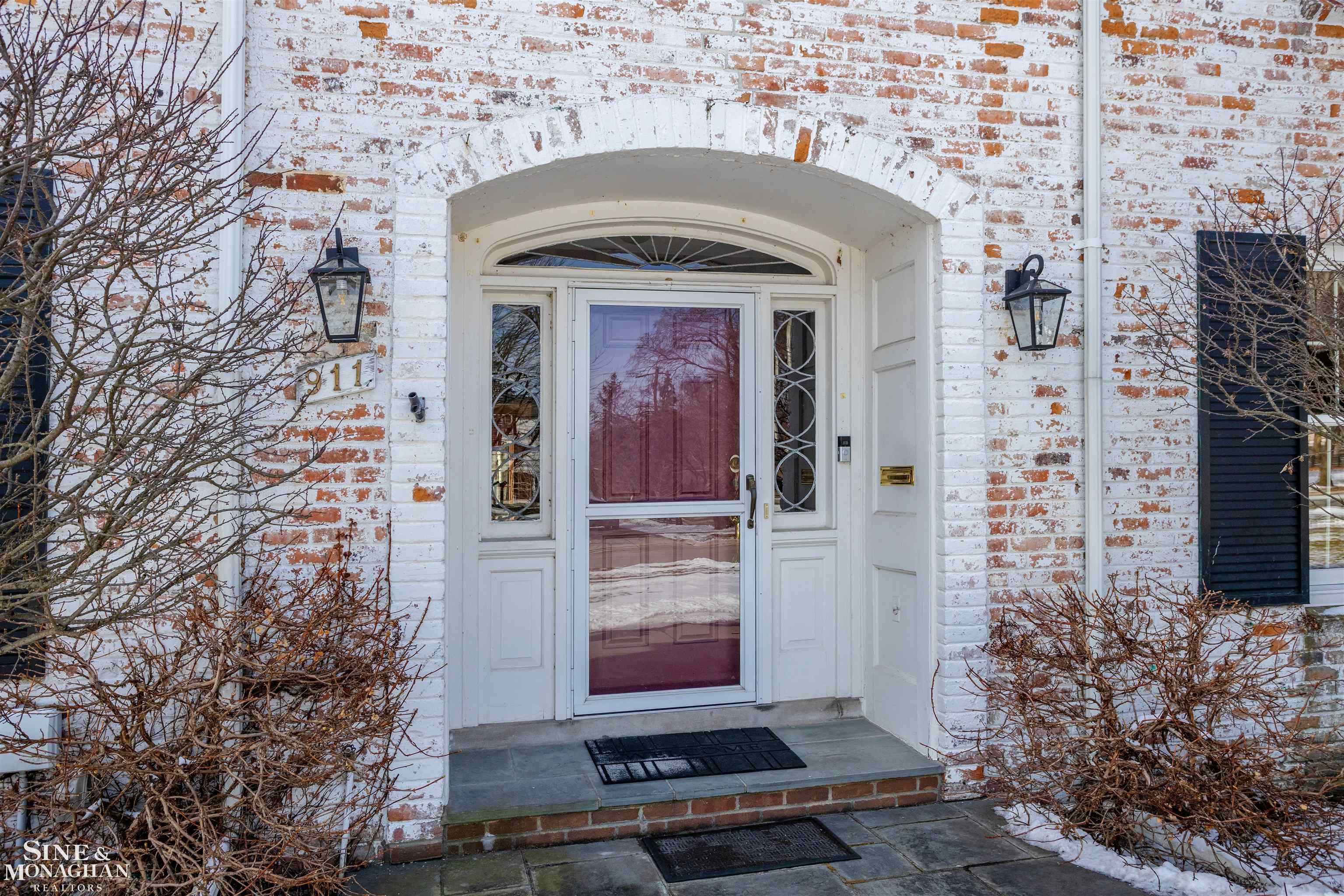 911 Whittier Road Grosse Pointe, MI 48230 - Photo 2 of 57 50166486-1d0092d3-9318-484f-b52c-c2d76914cbfe.JPG
