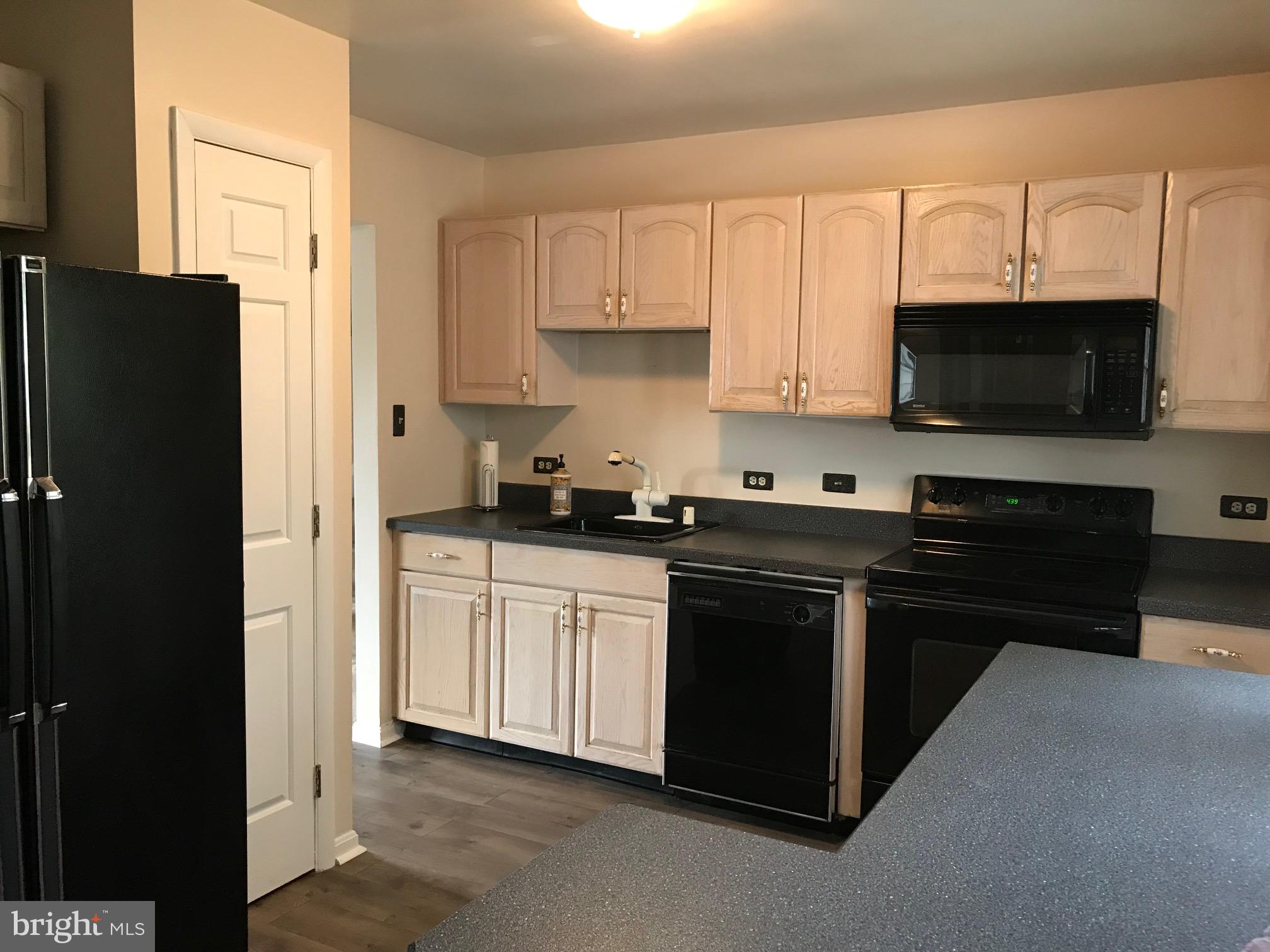 11 Crestview Garth Baltimore, MD 21237 - Photo 5 of 22 Main Floor kitchen