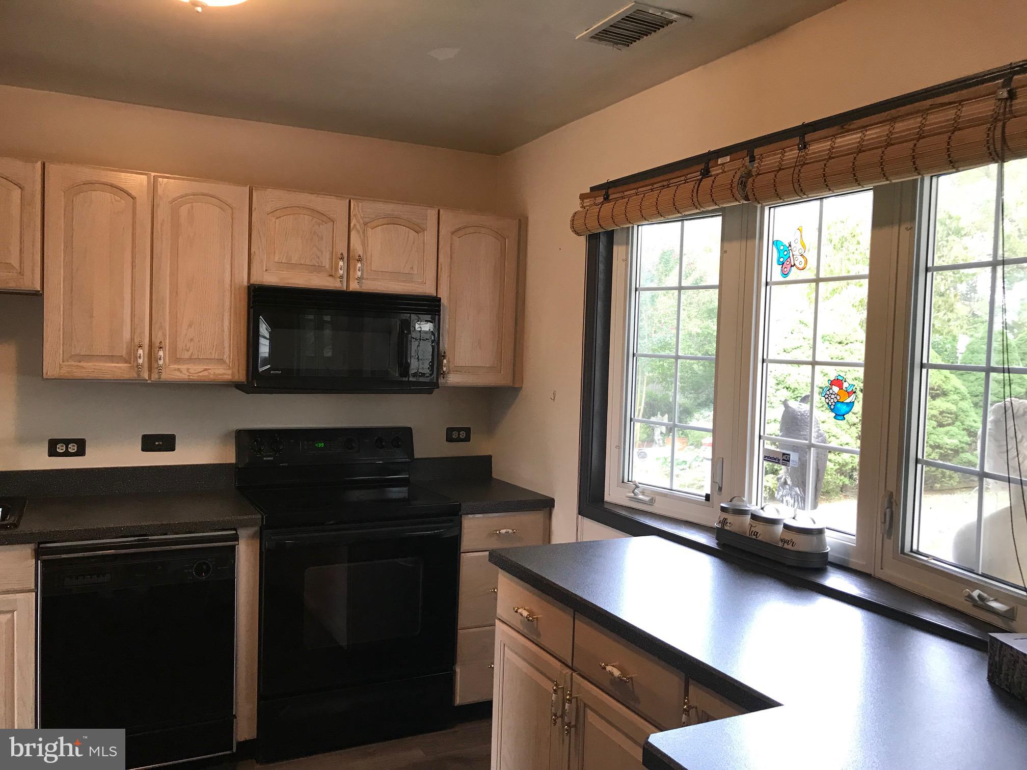 11 Crestview Garth Baltimore, MD 21237 - Photo 6 of 22 Main Floor Kitchen
