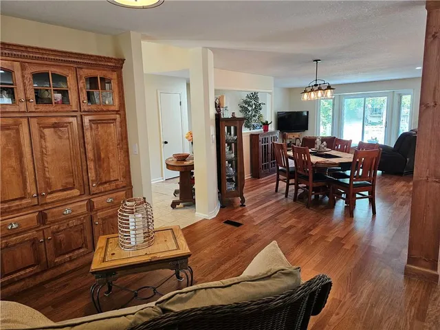 $1,265,000 | 328N Winnebago Drive, Lake Winnebago, MO 64034