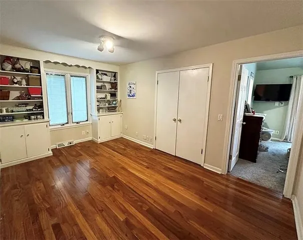 $1,265,000 | 328N Winnebago Drive, Lake Winnebago, MO 64034