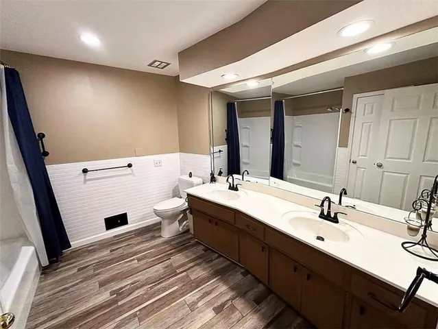 $1,265,000 | 328N Winnebago Drive, Lake Winnebago, MO 64034