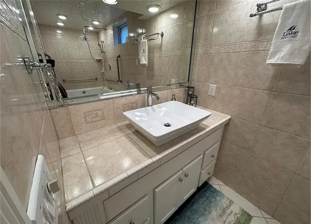 $1,265,000 | 328N Winnebago Drive, Lake Winnebago, MO 64034