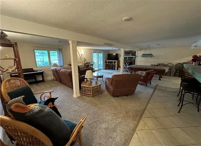 $1,265,000 | 328N Winnebago Drive, Lake Winnebago, MO 64034