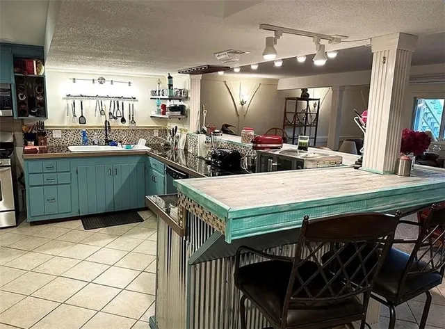 $1,265,000 | 328N Winnebago Drive, Lake Winnebago, MO 64034