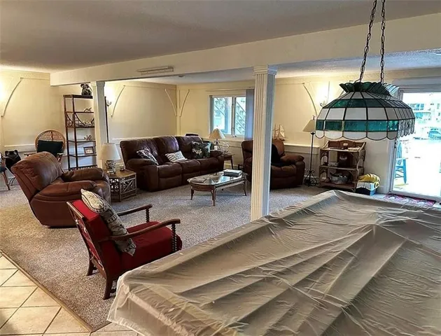 $1,265,000 | 328N Winnebago Drive, Lake Winnebago, MO 64034