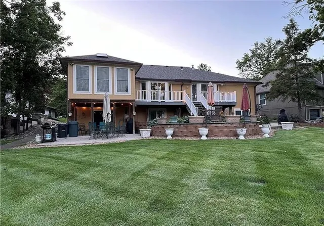 $1,265,000 | 328N Winnebago Drive, Lake Winnebago, MO 64034