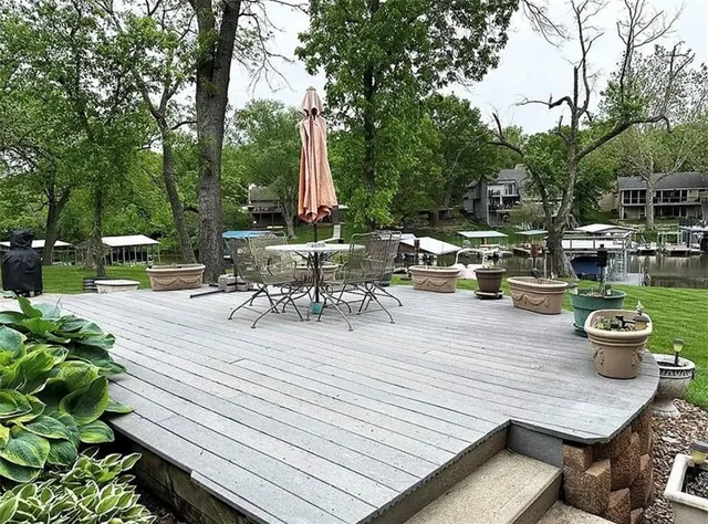 $1,265,000 | 328N Winnebago Drive, Lake Winnebago, MO 64034