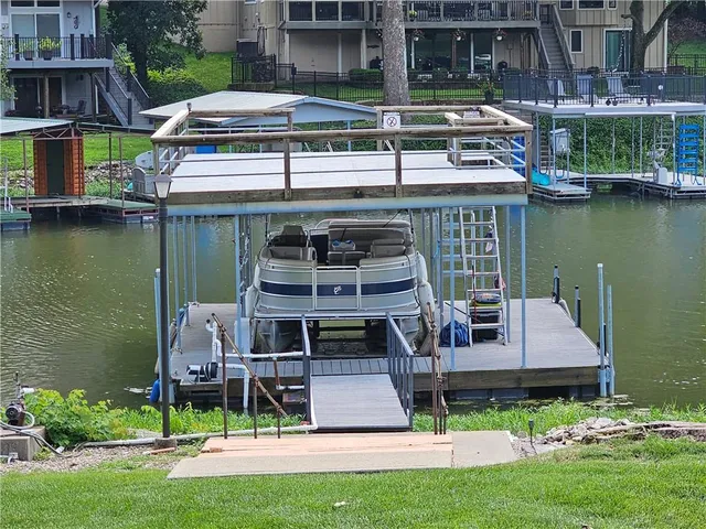 $1,265,000 | 328N Winnebago Drive, Lake Winnebago, MO 64034