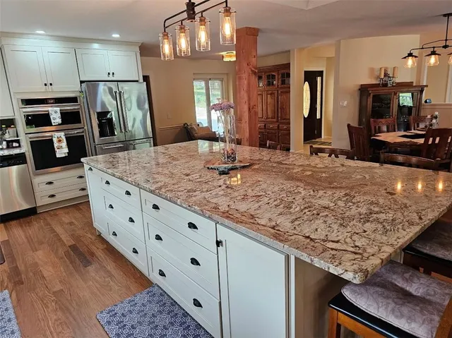 $1,265,000 | 328N Winnebago Drive, Lake Winnebago, MO 64034