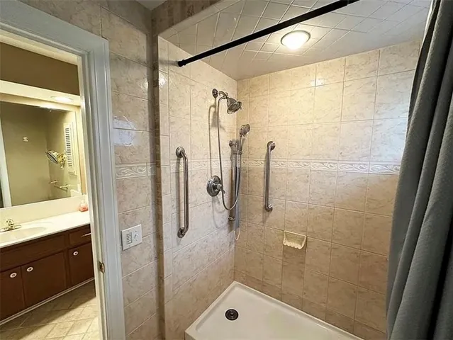 $1,265,000 | 328N Winnebago Drive, Lake Winnebago, MO 64034