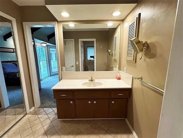 $1,265,000 | 328N Winnebago Drive, Lake Winnebago, MO 64034