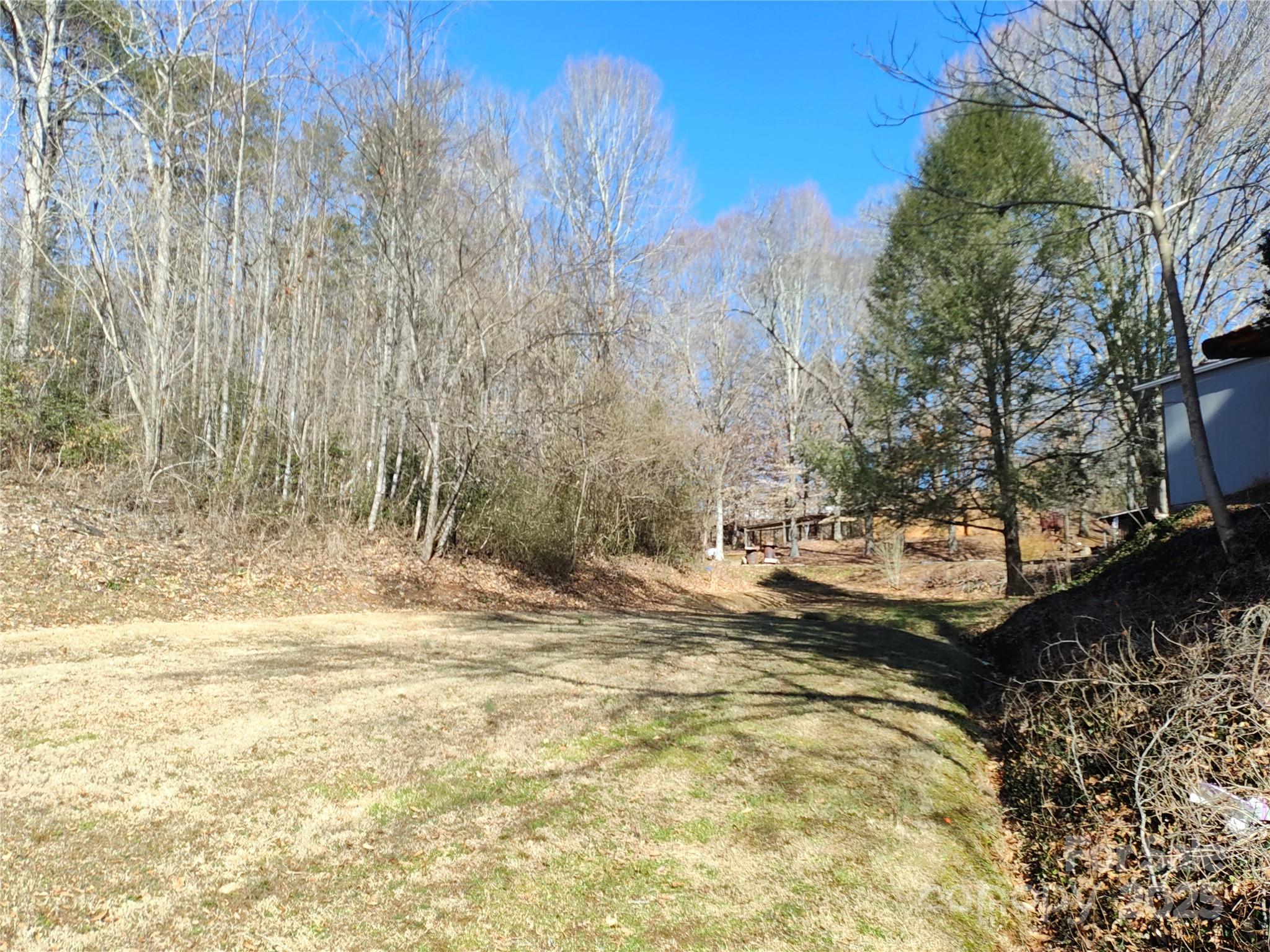 526 Lentz Road Marion, NC 28752 - Photo 3 of 17