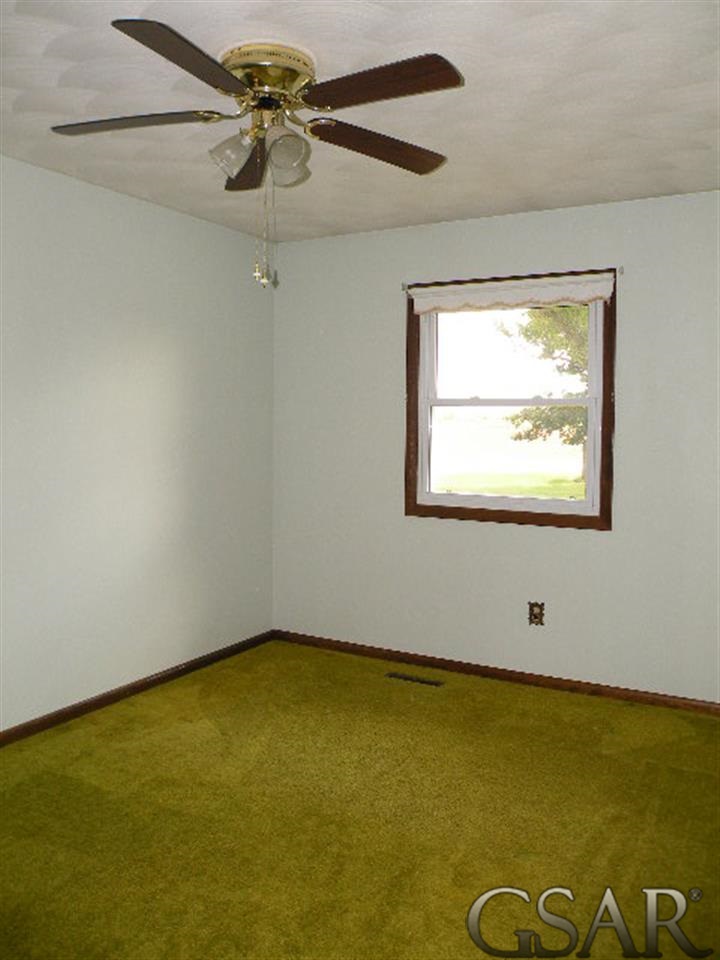 11745 Southeast Countyline Road Elsie, MI 48831 - Photo 9 of 14 31165619-8.JPG
