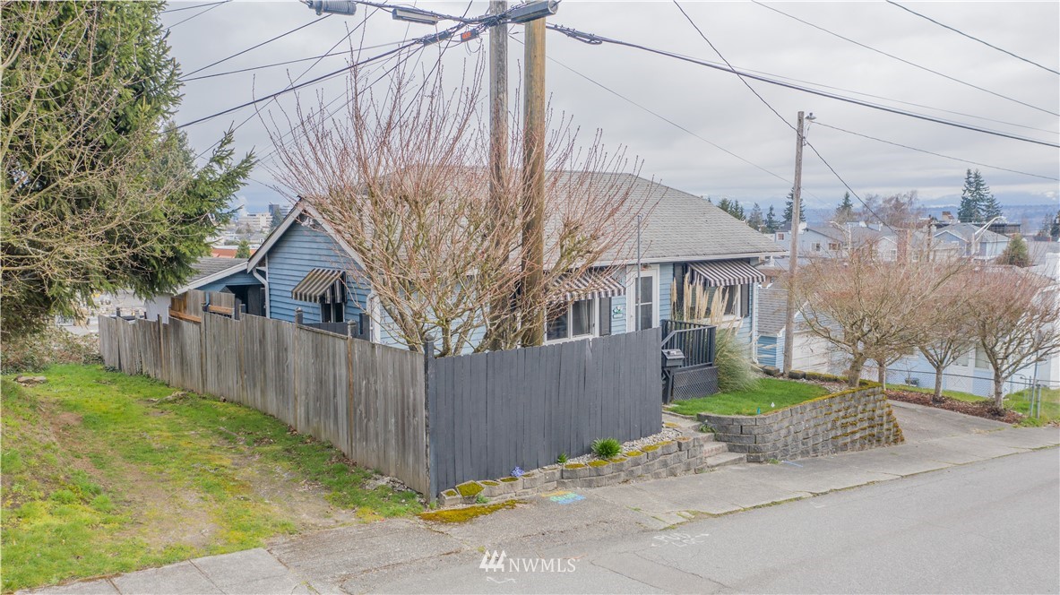 1311 39th Street Everett, WA 98201 - Photo 2 of 40