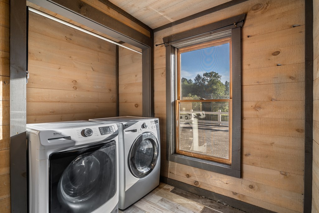 2637 River Road Mineral Bluff, GA 30559 - Photo 40 of 67 a utility room with dryer and washer