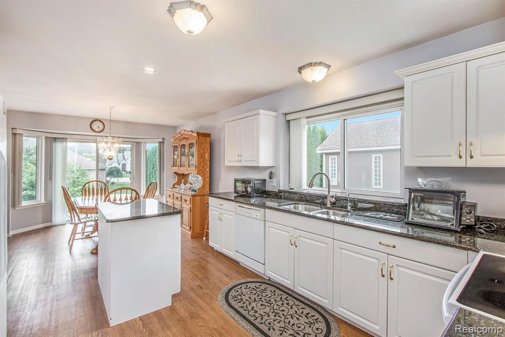 47946 Sugarbush Road New Baltimore, MI 48047 - Photo 12 of 34