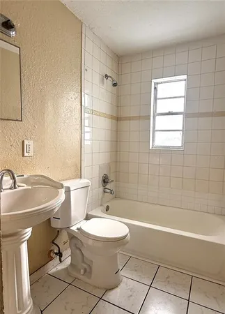 $2,100 | 3715 East Idlewild Avenue, Tampa, FL 33610