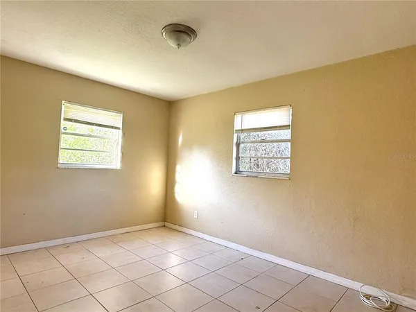 $2,100 | 3715 East Idlewild Avenue, Tampa, FL 33610